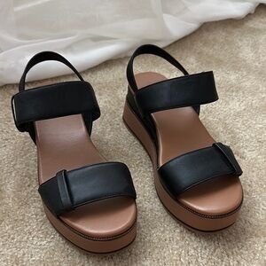 Caslon Black Sandals with Modern Design and Adjustable Straps